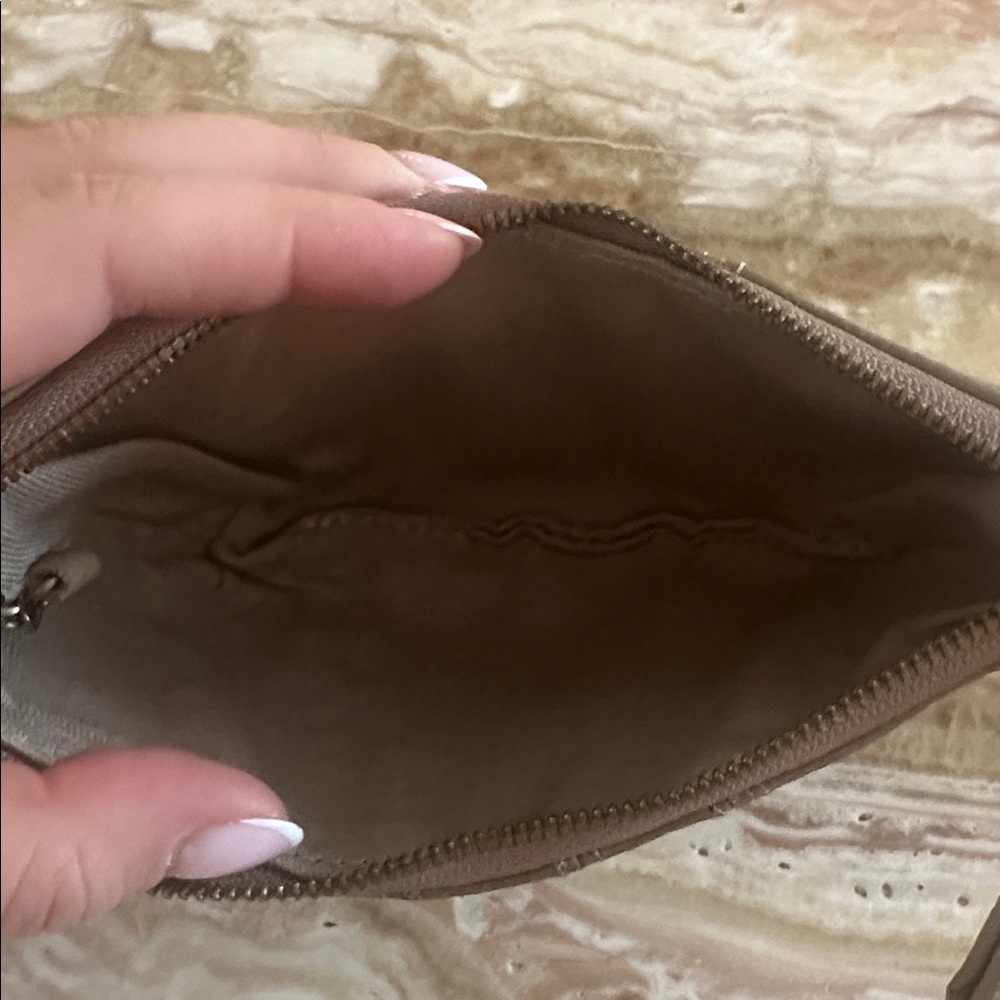 Croissant Pouch - Picture 2 of 3